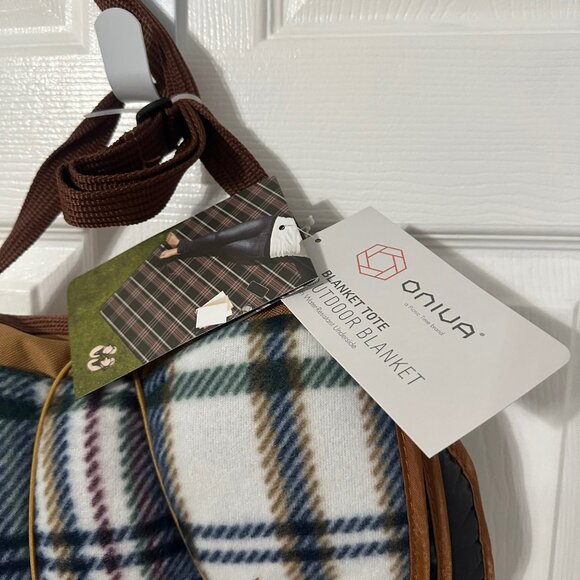 ONIVA - a Picnic Time Outdoor Blanket Tote Outdoor Picnic Blanket, Beach Blanket - Picture 4 of 8